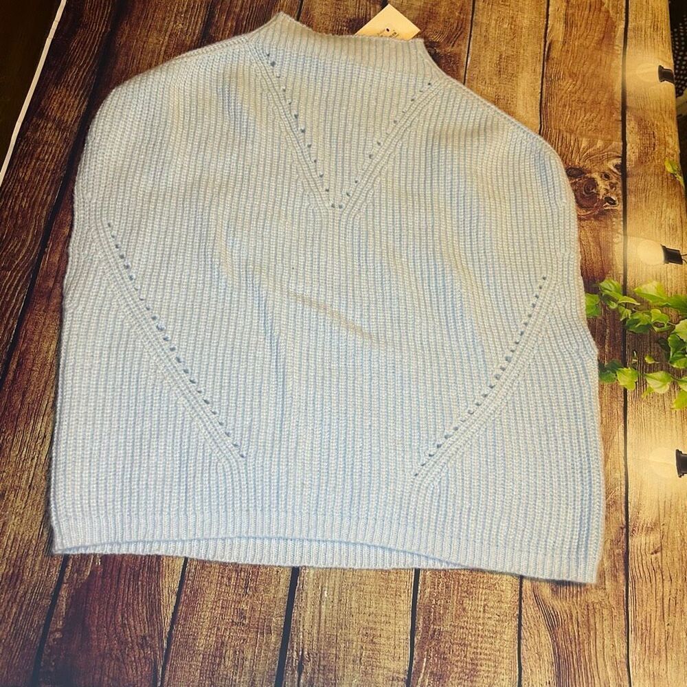 Women’s NWT THML Sweater S/S Shirt Size M